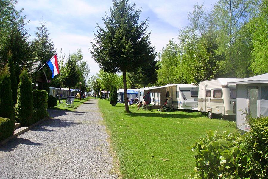 Camping Um Bierg