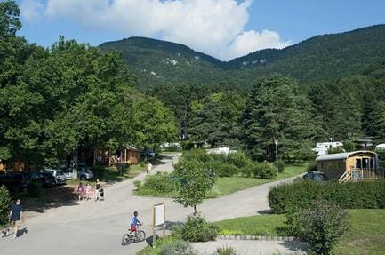 Campsite Huttopia Divonne-les-Bains