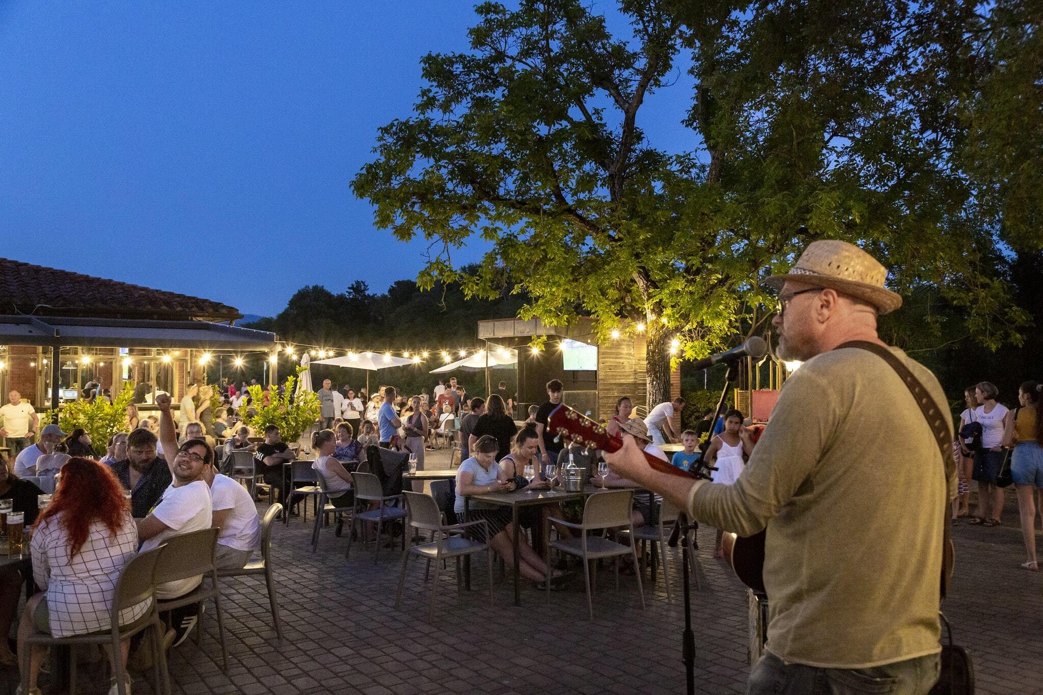 hu Norcenni Girasole Village