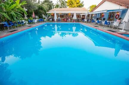 Kariotes Camping & Rooms