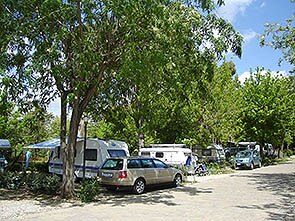 hu Roma Camping in Town