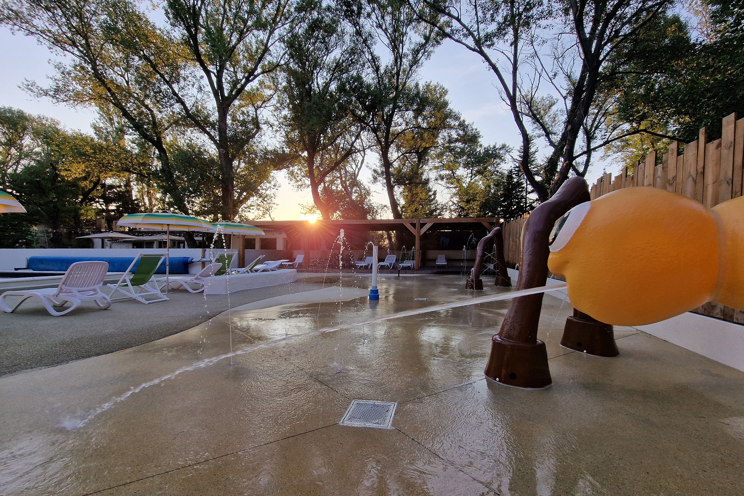 Flower Camping Les Rives de l'Aygues