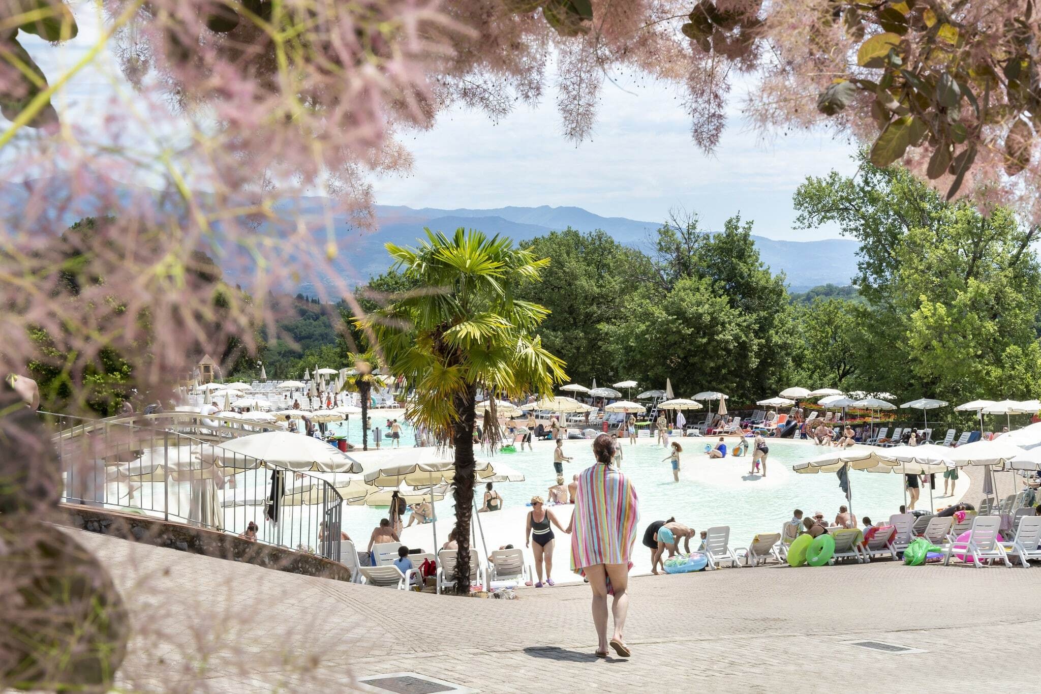 hu Norcenni Girasole Village