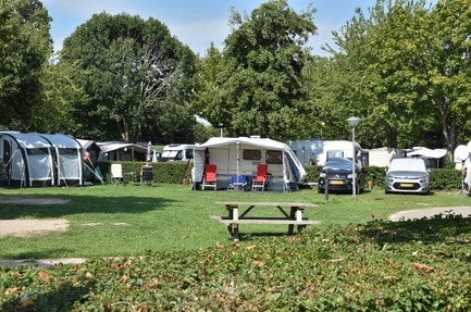 Camp. Jachthaven de Meeuw