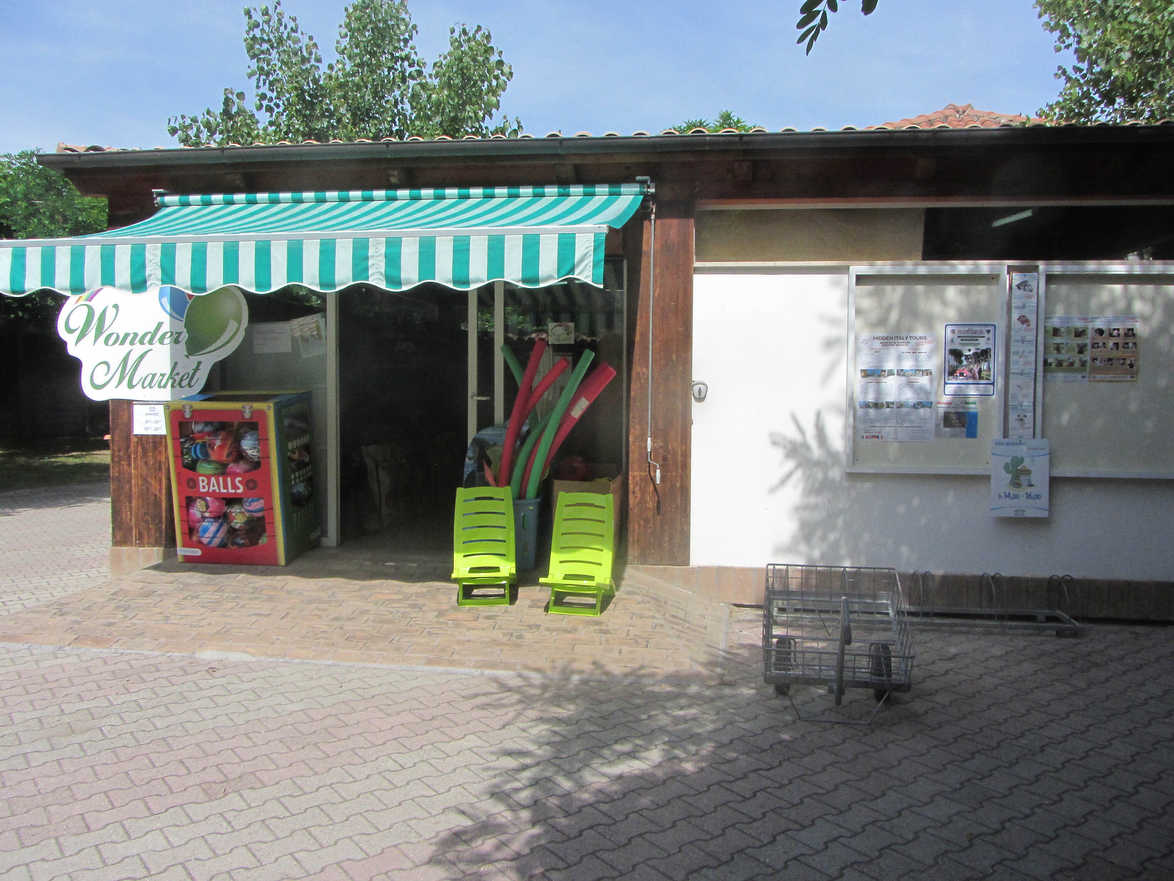 Pineto Beach Village & Camping