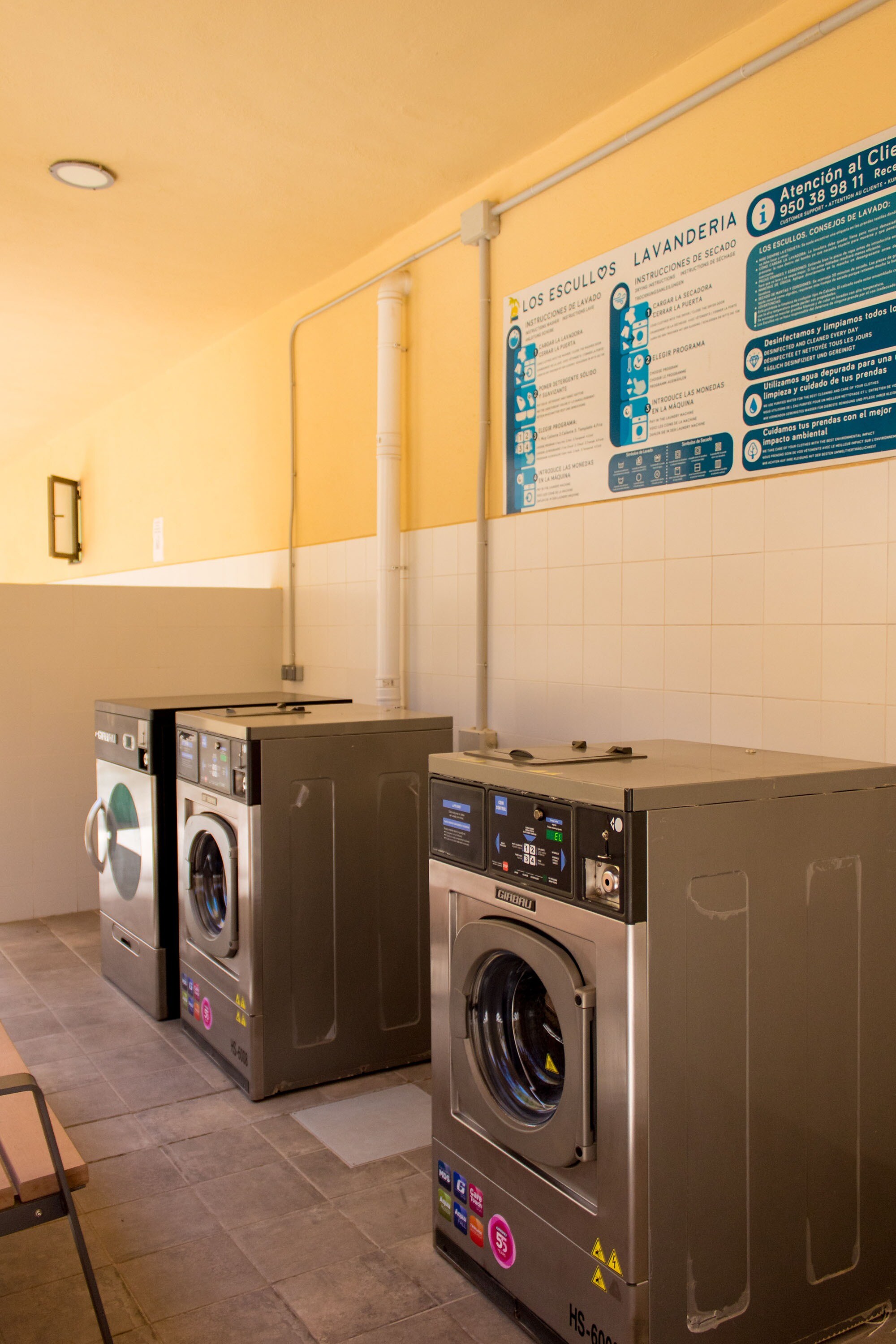 Camping Los Escullos