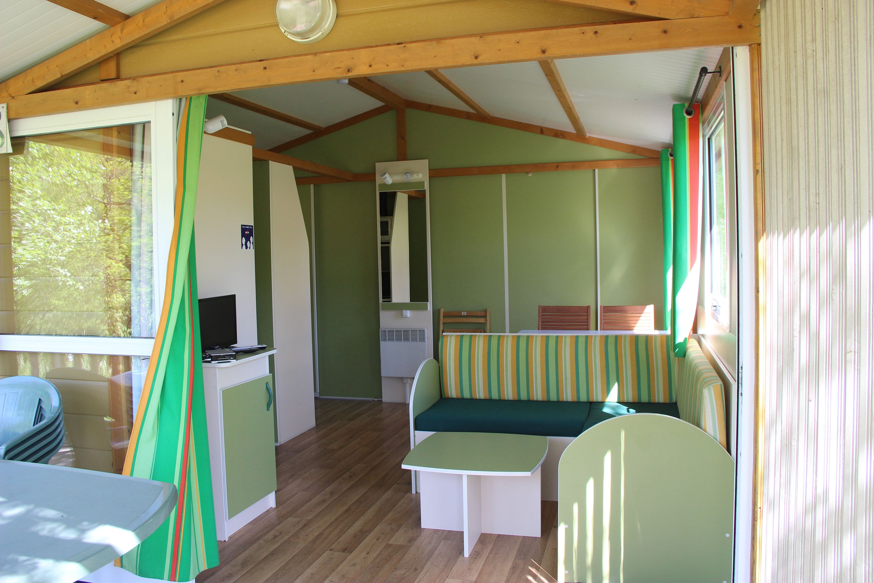 Flower Camping du Lac de Saint-Point Lamartine