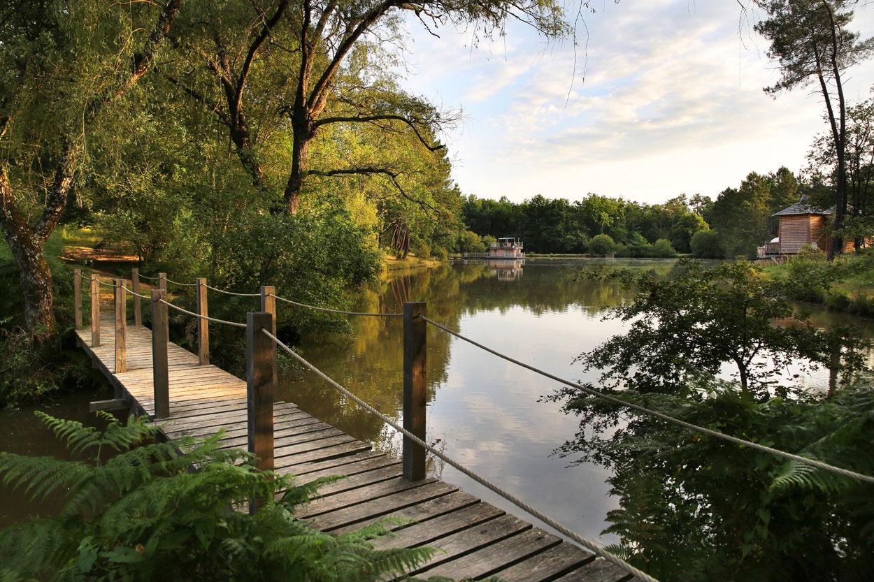 Exterior view of Sites & Paysages de l'Etang de Bazange in Monfaucon